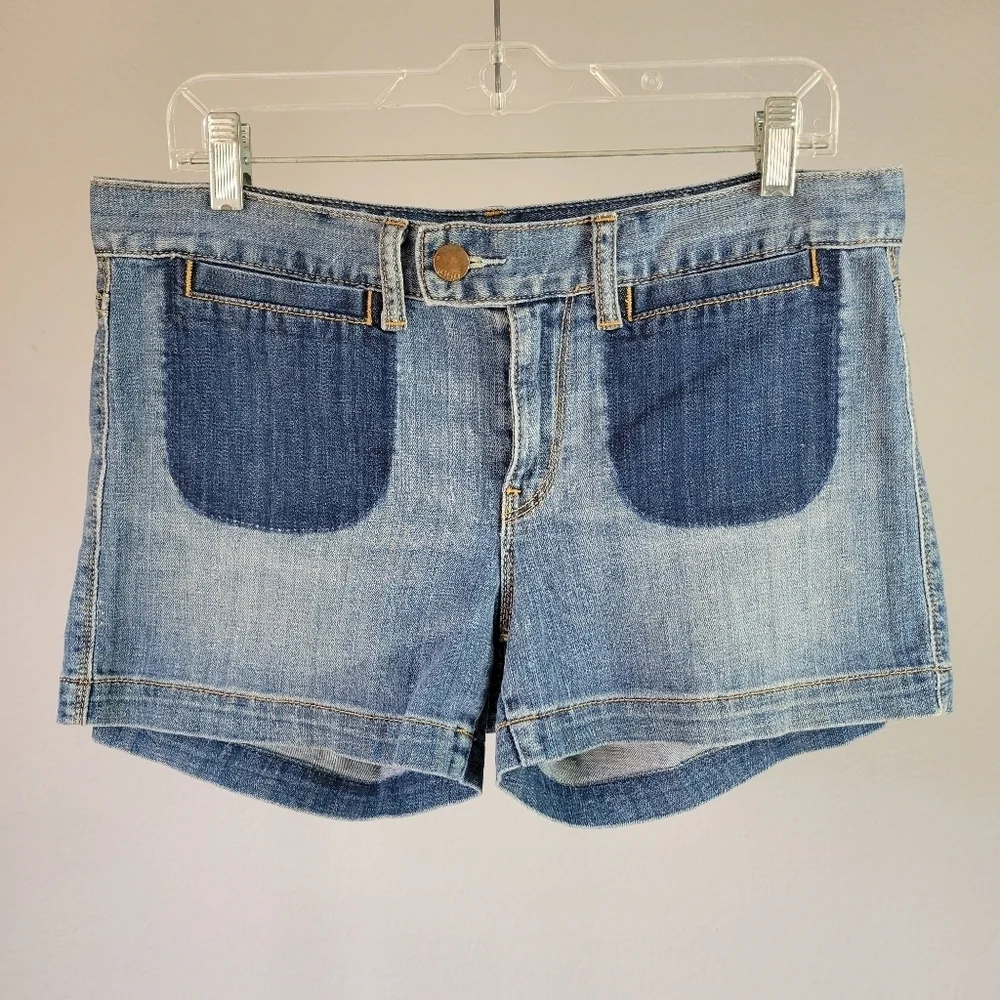 THE GAP // 1969 mid waist 5 pocket zippered side slit raw hem denim jean shorts
